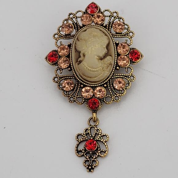 Elegant Embossed Cameo Brooch Vintage Style With Bonus Matching Cameo Brooch - Picture 4 of 8